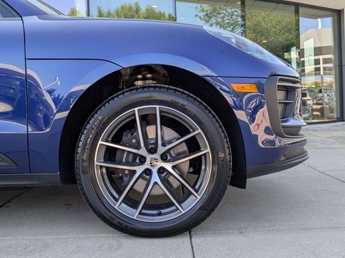 Certified 2025 Porsche Macan image 11