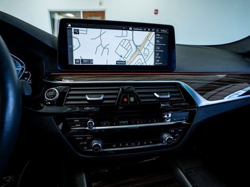 Used 2023 BMW 530e xDrive image 48