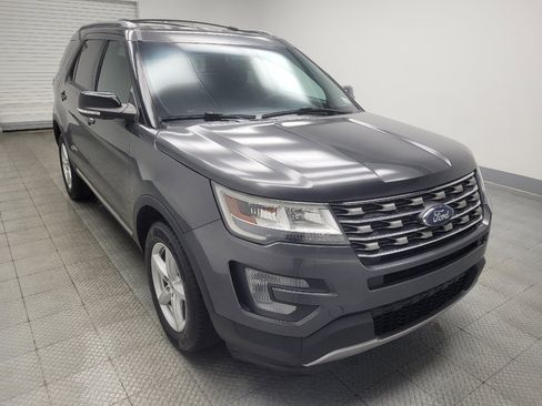Used 2017 Ford Explorer XLT w/ Equipment Group 201A AWD/4WD image 13