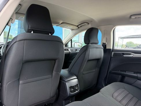 Used 2019 Ford Fusion SE FWD image 15