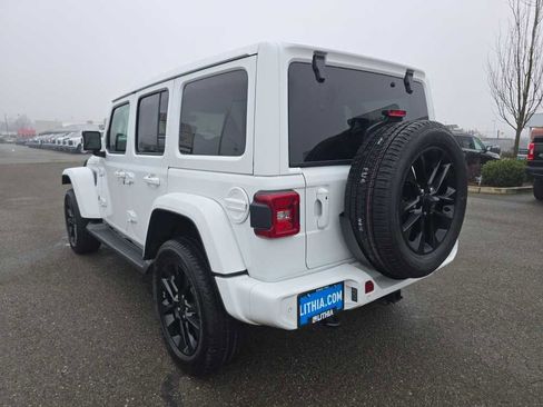 Used 2021 Jeep Wrangler Unlimited Sahara image 3