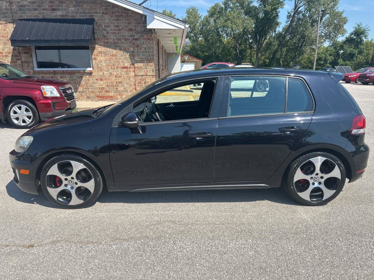 Used 2011 Volkswagen Golf 4-Door FWD image 10