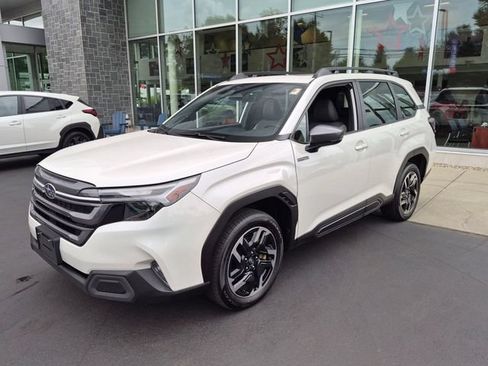 Used 2025 Subaru Forester Limited AWD/4WD image 7