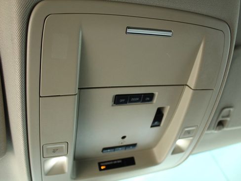 Used 2018 Chevrolet Silverado 1500 LT w/ Texas Edition image 29