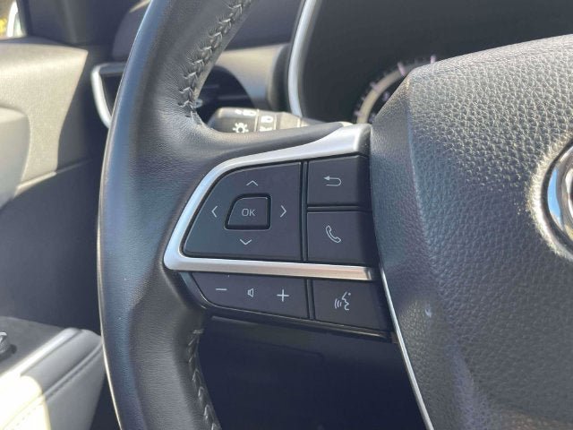 Used 2023 Toyota Highlander XLE AWD/4WD image 20