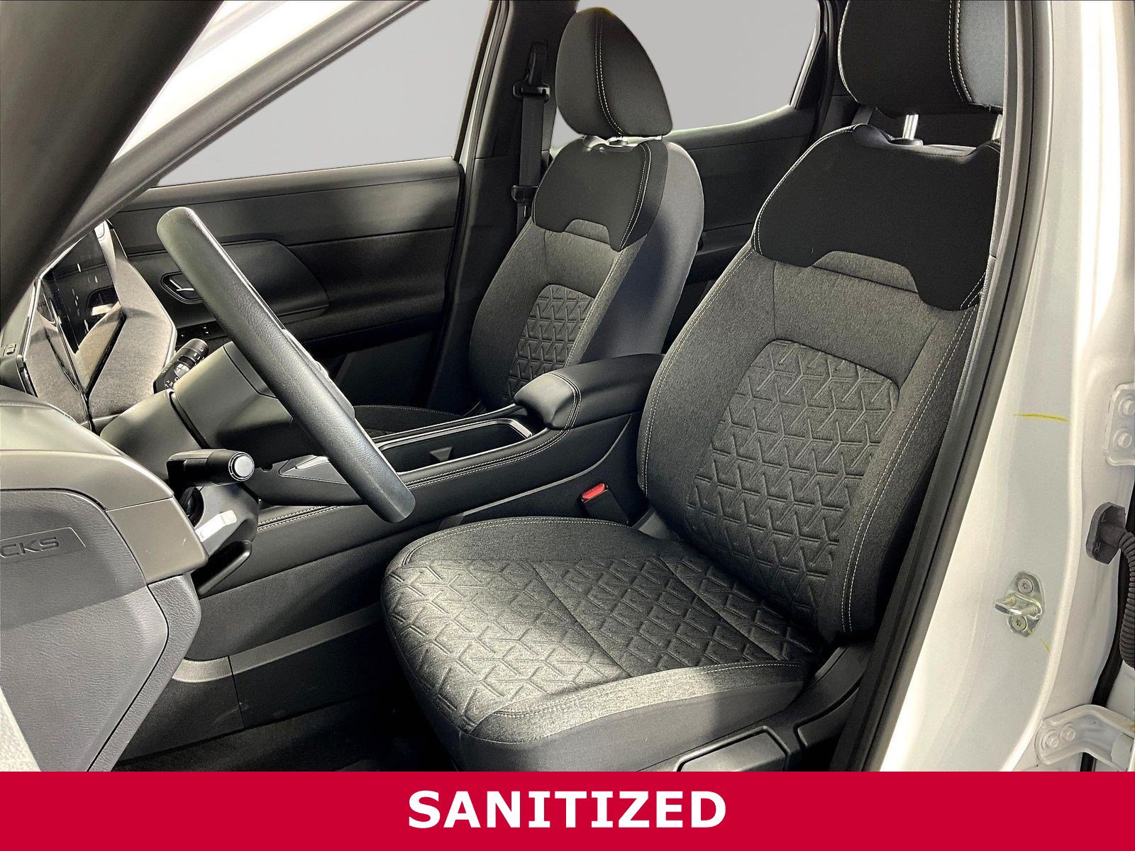 Used 2025 Nissan Kicks SV AWD/4WD image 19