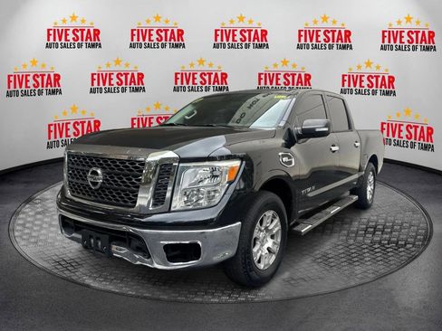Used 2017 Nissan Titan SV image 3