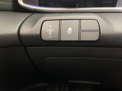 Used 2025 Hyundai Elantra SEL image 30