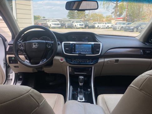 Used 2017 Honda Accord EX-L image 40
