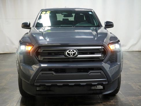 Used 2025 Toyota Tacoma SR image 8