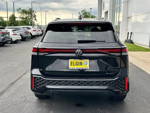 Certified 2025 Volkswagen Tiguan SE R-Line AWD/4WD image 5