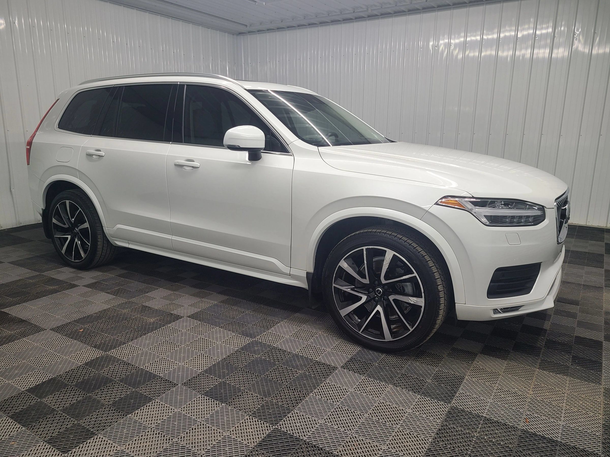 Used 2020 Volvo XC90 T6 Momentum AWD/4WD image 1