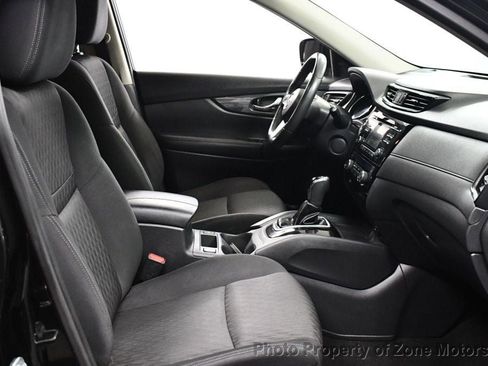 Used 2017 Nissan Rogue SV image 23