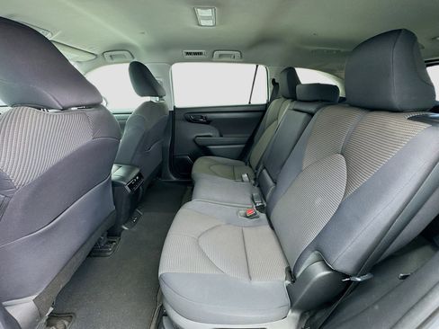 Used 2023 Toyota Highlander LE image 15