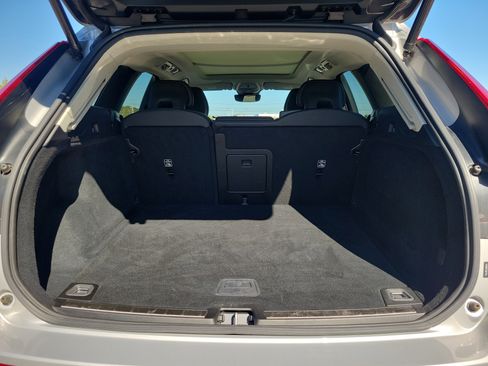 Used 2024 Volvo XC60 B5 Plus image 16