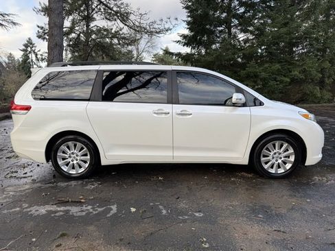 Used 2014 Toyota Sienna Limited image 4