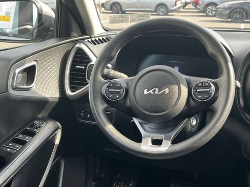 Used 2025 Kia Soul LX w/ LX Technology Package FWD image 26