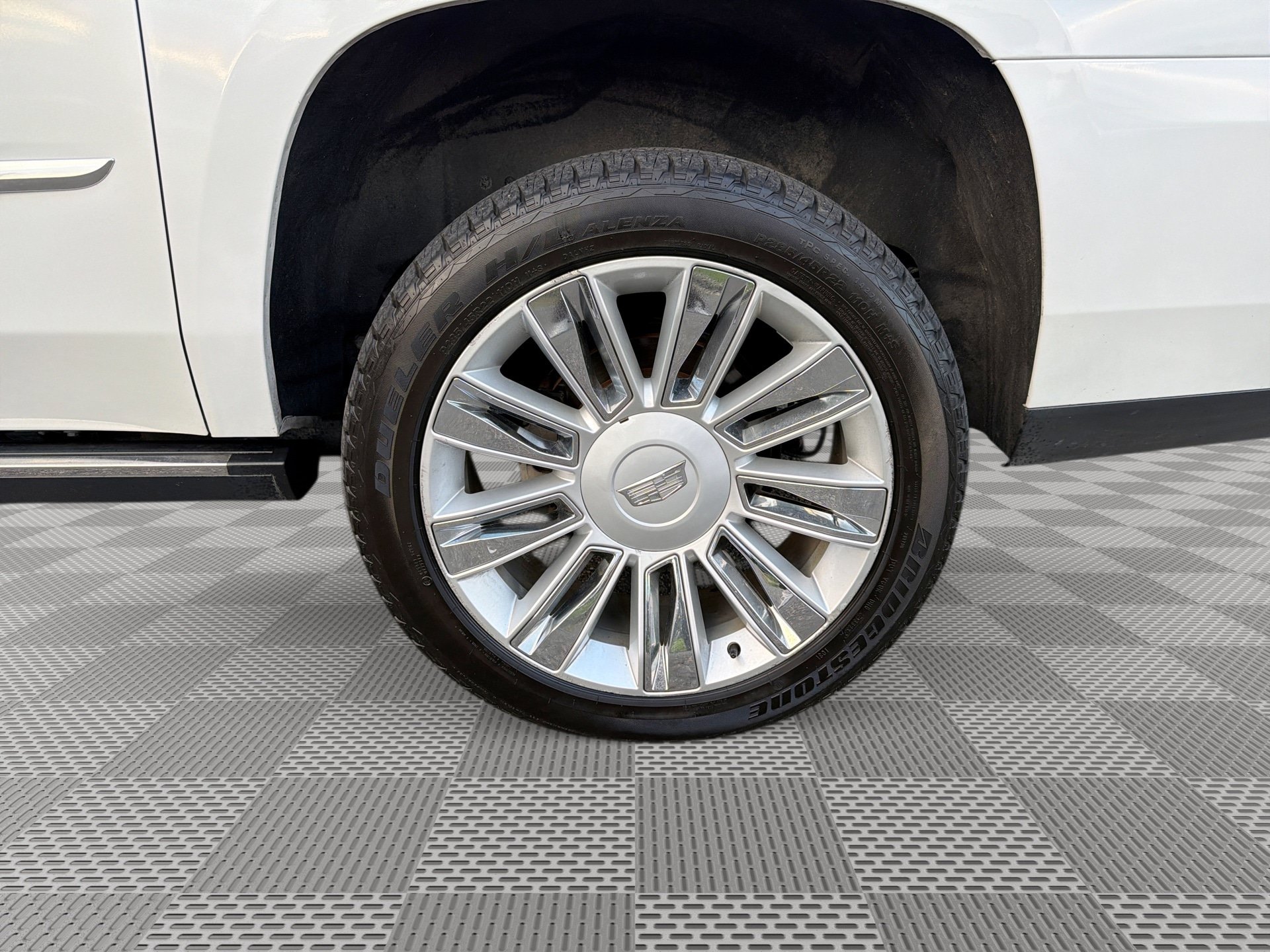 Used 2018 Cadillac Escalade ESV Platinum AWD/4WD image 28