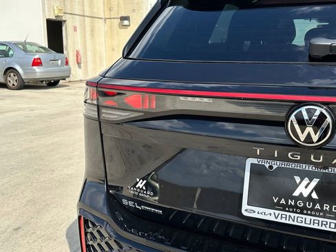 New 2026 Volkswagen Tiguan SEL R-Line AWD/4WD image 7