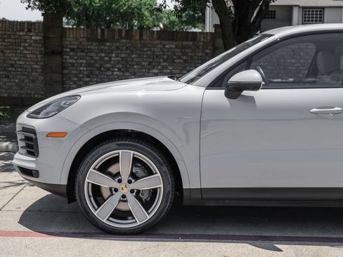 Used 2023 Porsche Cayenne S Platinum AWD/4WD image 22