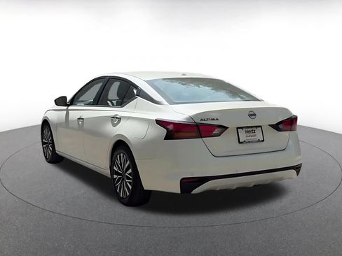 Used 2025 Nissan Altima 2.5 SV FWD image 12