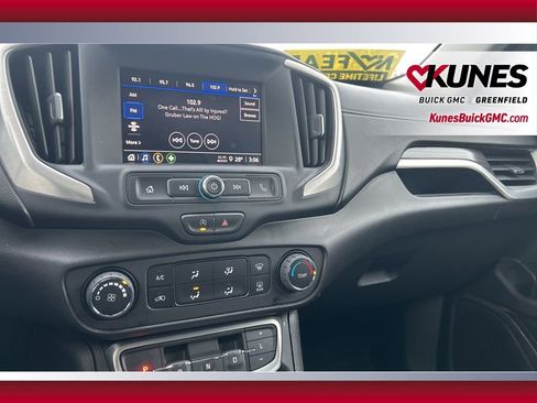 Used 2024 GMC Terrain SLE image 18