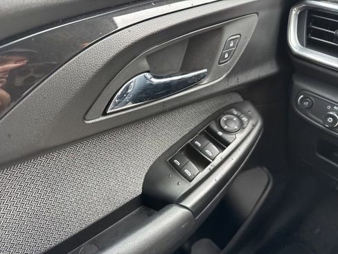 Used 2022 Chevrolet TrailBlazer LT w/ Convenience Package image 9