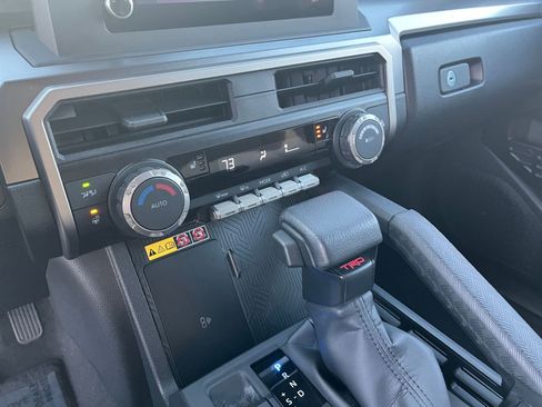 Used 2025 Toyota 4Runner TRD Off-Road image 18