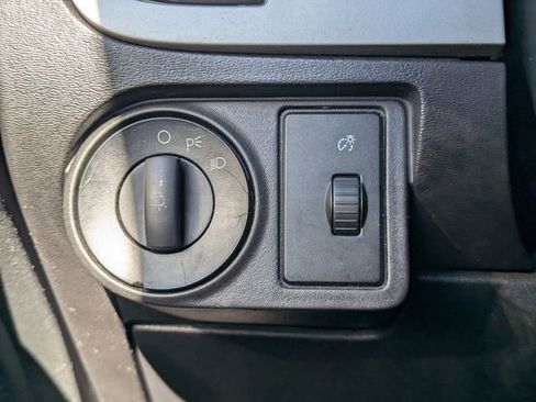 Used 2010 Ford Focus SES image 28