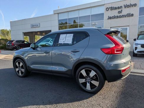 Used 2022 Volvo XC40 T5 Momentum w/ Premium Package image 4