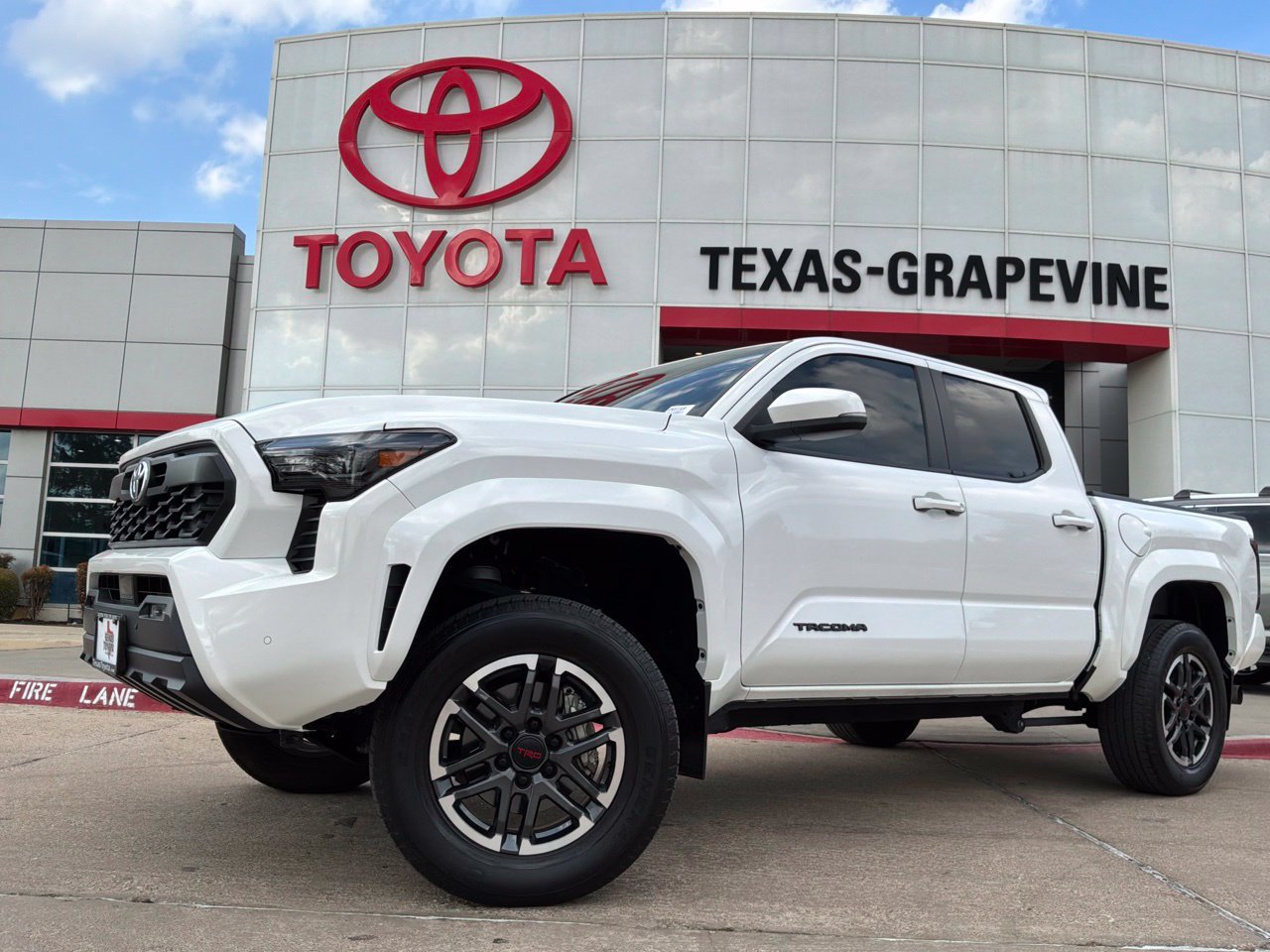 Used 2024 Toyota Tacoma TRD Sport w/ TRD Sport Upgrade Package RWD image 2
