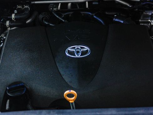 Used 2022 Toyota Highlander XLE image 27