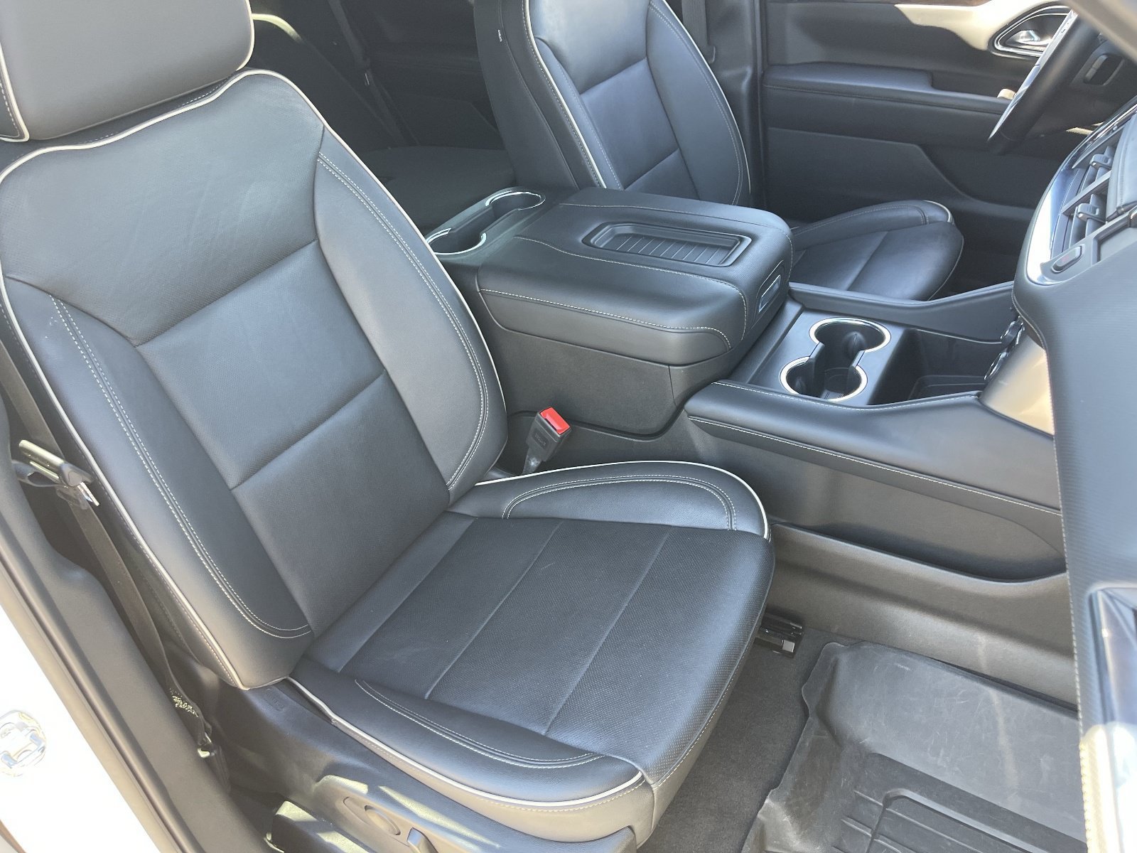 Used 2024 Chevrolet Tahoe Premier w/ Premium Package AWD/4WD image 12