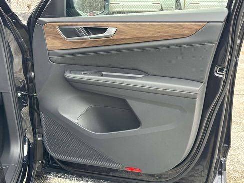 Used 2025 Volkswagen Atlas SE image 9