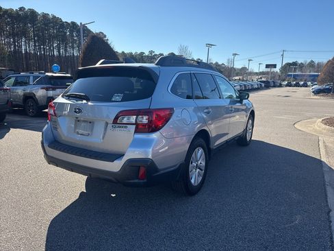 Used 2018 Subaru Outback 2.5i Premium image 5