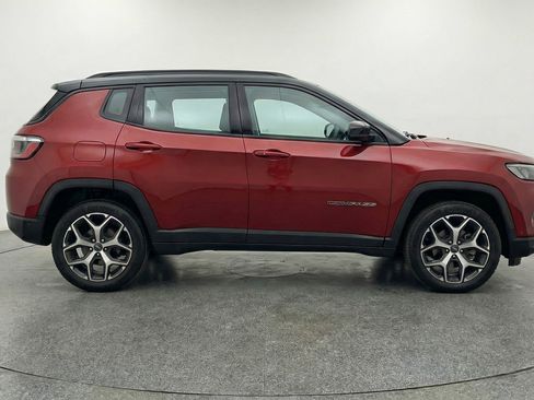 Used 2025 Jeep Compass Limited image 11
