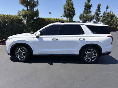 Used 2024 Hyundai Palisade SEL FWD image 3