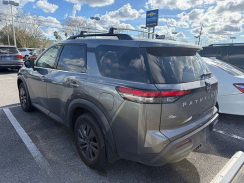 Used 2023 Nissan Pathfinder SV w/ SV Premium Package image 3