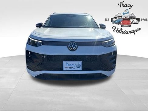 New 2025 Volkswagen Tiguan SE R-Line image 2