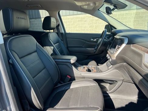 Used 2020 GMC Acadia Denali w/ Technology Package FWD image 11