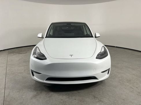 Used 2022 Tesla Model Y Long Range AWD/4WD image 3