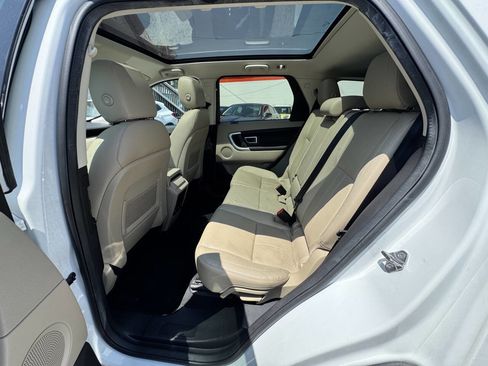 Used 2018 Land Rover Discovery Sport HSE image 12