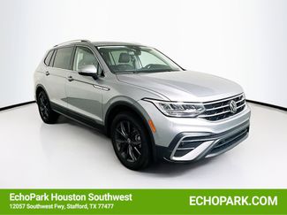 Used 2022 Volkswagen Tiguan SE w/ Panoramic Sunroof Package video 1