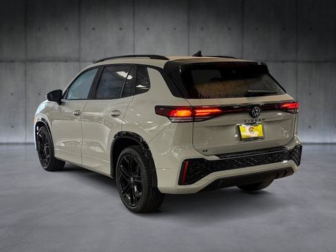 New 2026 Volkswagen Tiguan SE R-Line AWD/4WD image 3