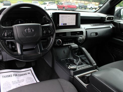 Used 2025 Toyota Tacoma SR5 AWD/4WD image 21