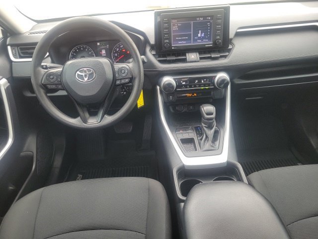 Used 2021 Toyota RAV4 LE FWD image 17