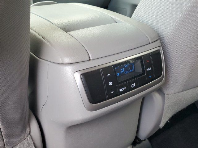 Used 2019 Toyota Highlander LE FWD image 16