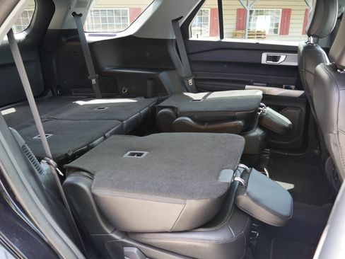 Used 2021 Ford Explorer Limited w/ Hybrid Equipment Group 310A AWD/4WD image 32