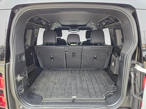 Used 2023 Land Rover Defender 110 X-Dynamic SE image 4