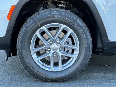 New 2025 Jeep Grand Cherokee Laredo X w/ Luxury Tech Group I image 25